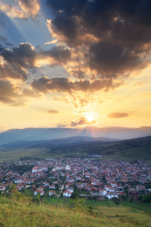 Залез над град Костандово, България
