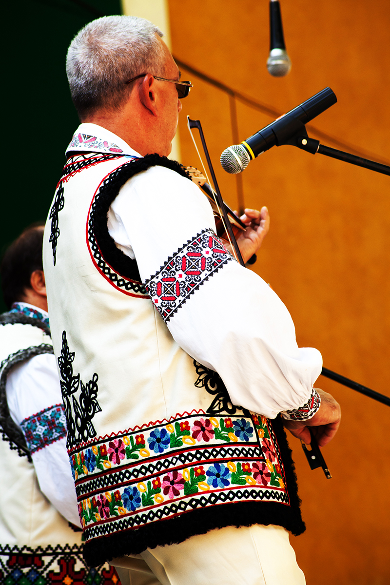 Музикант в народна носия, Дорково, България