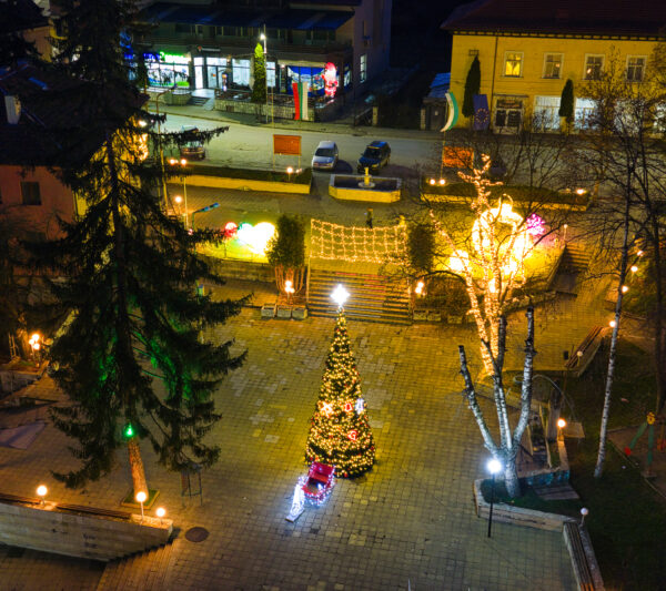 Украса в центъра на град Ракитово 